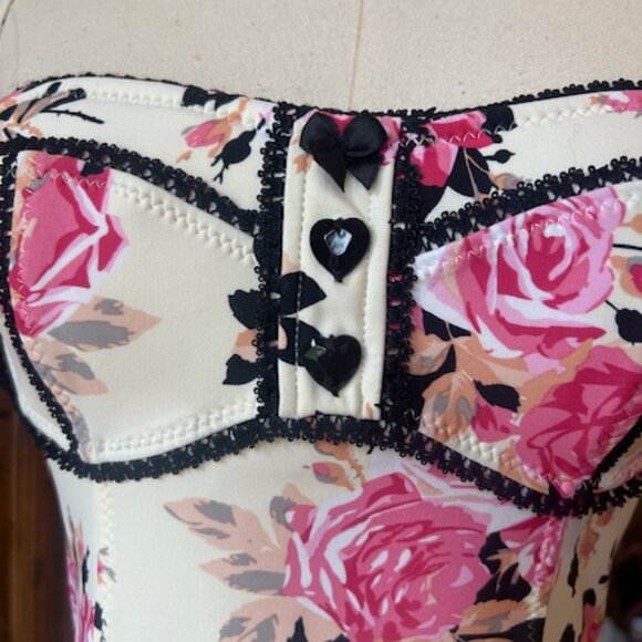 Betsey Johnson Gypsy Rose Halter Top - Picture 3 of 10